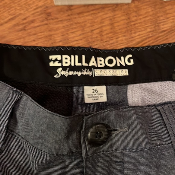 Billabong Shorts - Picture 2 of 5